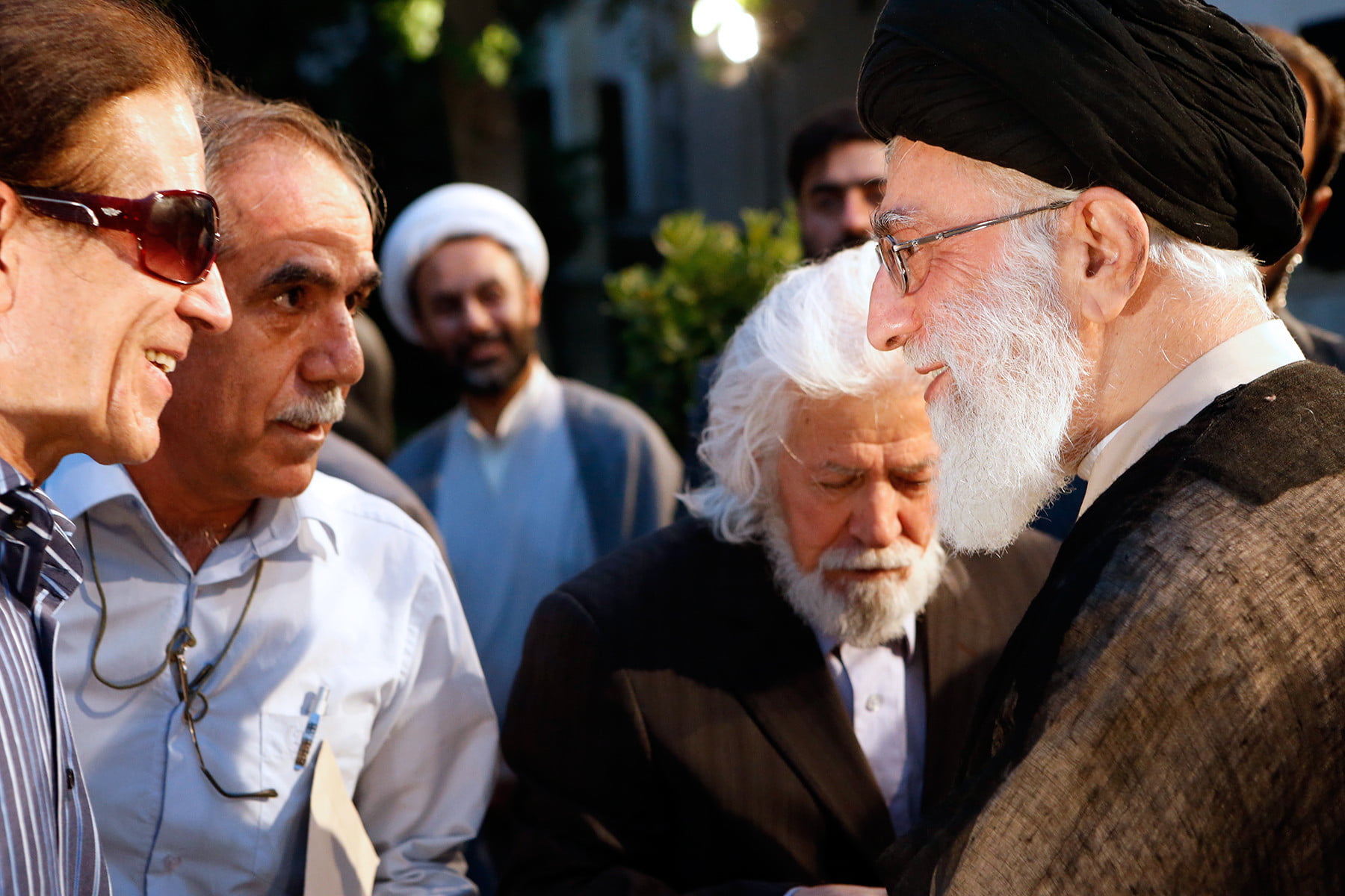 دیدار جمعی از شعرا با رهبر معظم انقلاب اسلامی + فایل صوتی