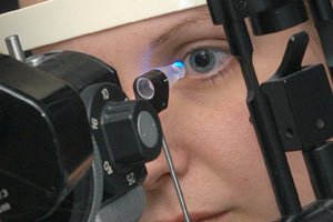 یک جراح و متخصص چشم: “روزه‌داری” موجب ضعیفی چشم نمی‌شود