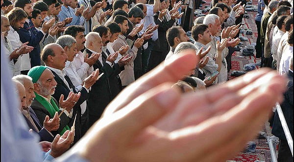 تاکید رهبر شهید انقلاب بر برگزاری نماز عید فطر امسال