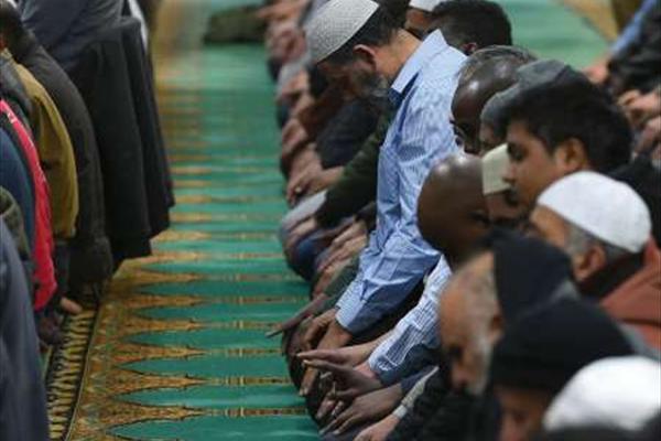 گاردین: روزهای بلند رمضان در انتظار مسلمانان مقیم انگلستان است