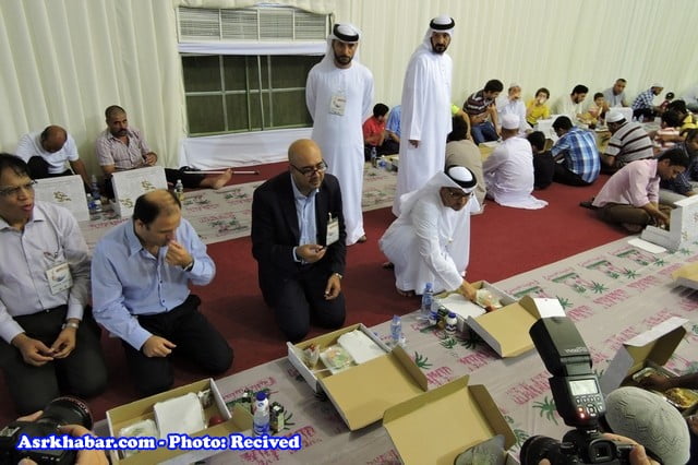 ماجرای پاداش ۵۰۰ هزارتومانی برای افطار در مسجد شیخ زائد امارات (+عکس)