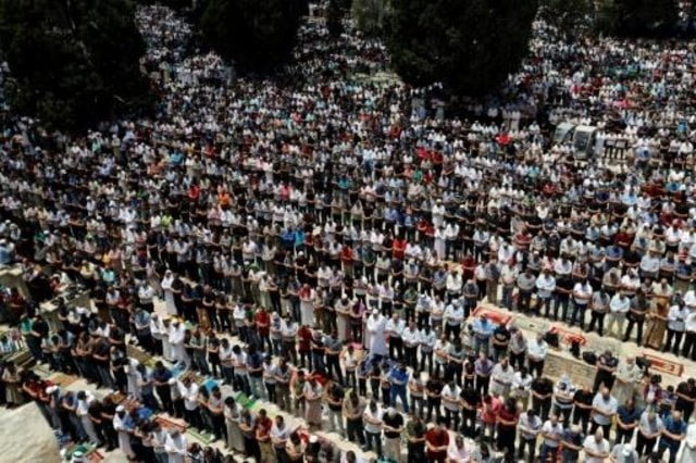 دومین نماز جمعه ماه رمضان در مسجدالاقصی با حضور ۲۰۰ هزار فلسطینی