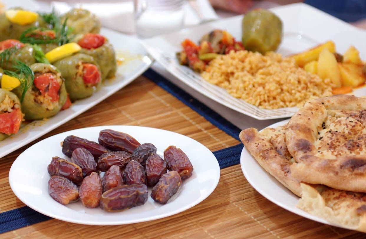 چاق نشویم و سالم بمانیم؛ در ماه رمضان چه چیزهایی بخوریم؟