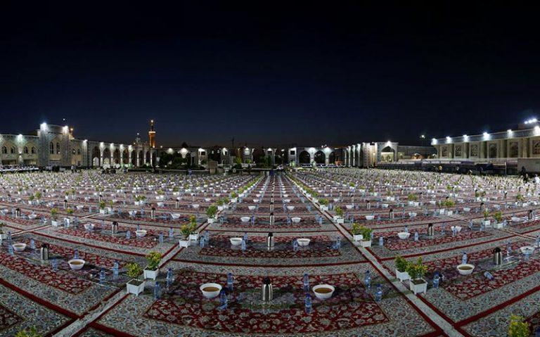 سفره افطار حرم امام رضا علیه‌السلام در ماه مبارک رمضان + تصاویر