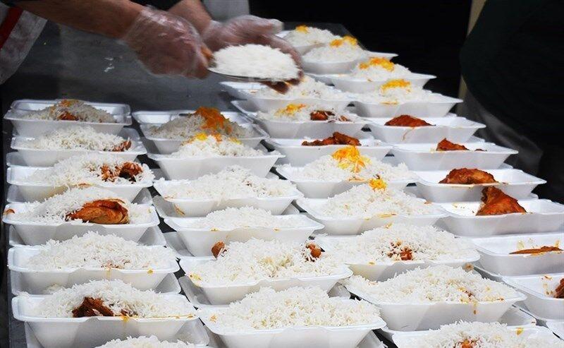 آستان قدس رضوی روزانه سه هزار وعده افطاری در حاشیه شهر مشهد توزیع می‌کند