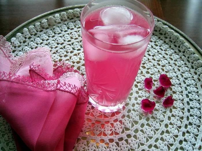 خاصیت نوشیدن گلاب در ایام ماه مبارک رمضان