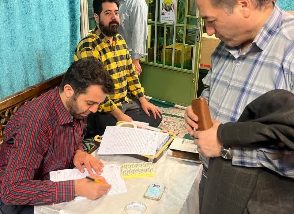 اهدای خون توسط اهالی مسجد در ماه رمضان