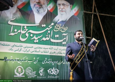قرائت دعای توسل با حضور خادمان مسجد مقدس جمکران در میدان مفید