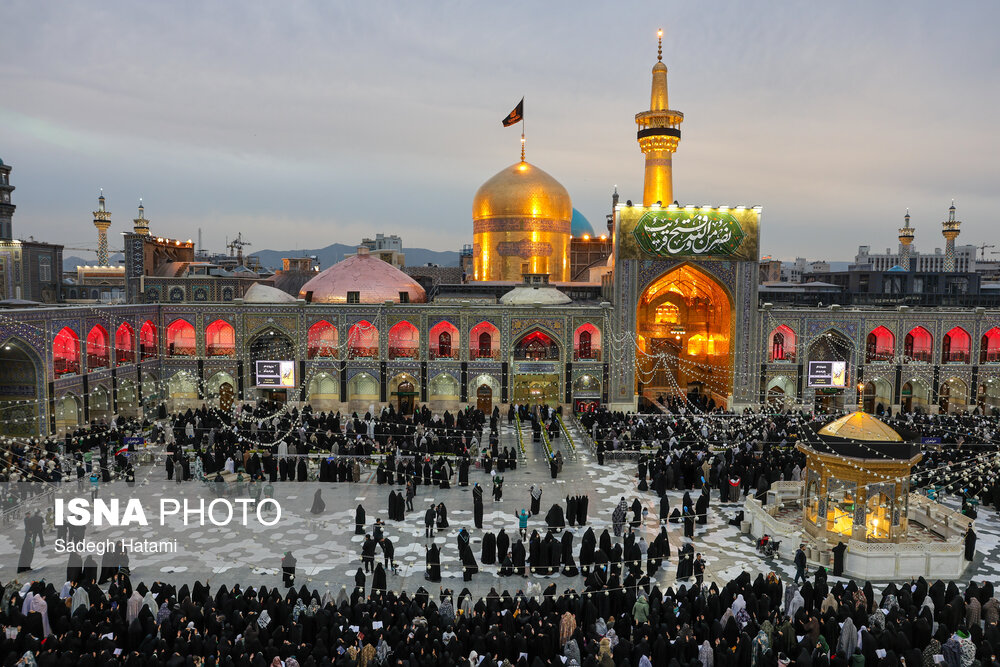 حرم مطهر امام رضا (ع) در لحظه تحویل سال